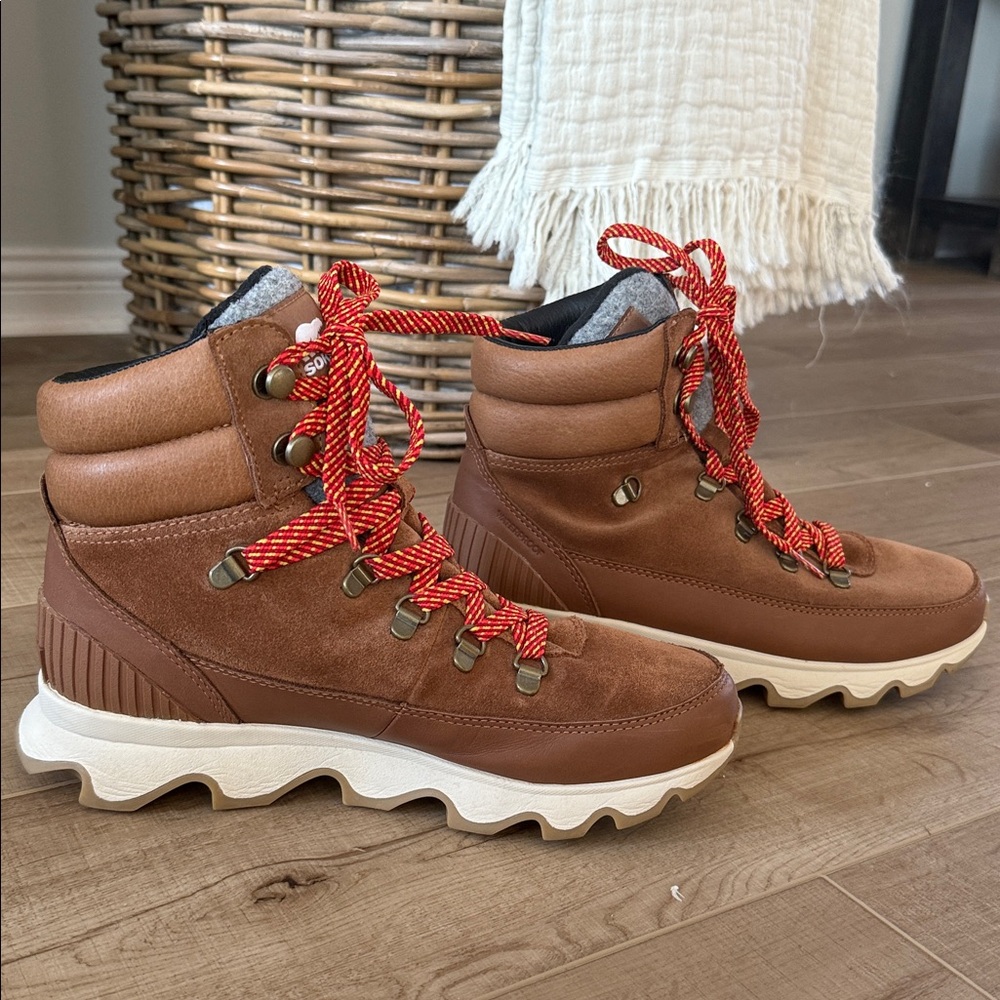 Women’s Sorel Kinetic Waterproof Boots - Picture 7 of 8